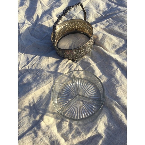 Vtg Silverplated divided glass dish 6” 6 in nuts snacks appetizers hosting farm - Picture 5 of 10